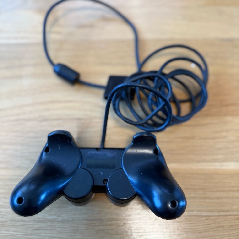 black Sony DUALSHOCK 2 wired controller for the PlayStation 2 console - Picture 4 of 4